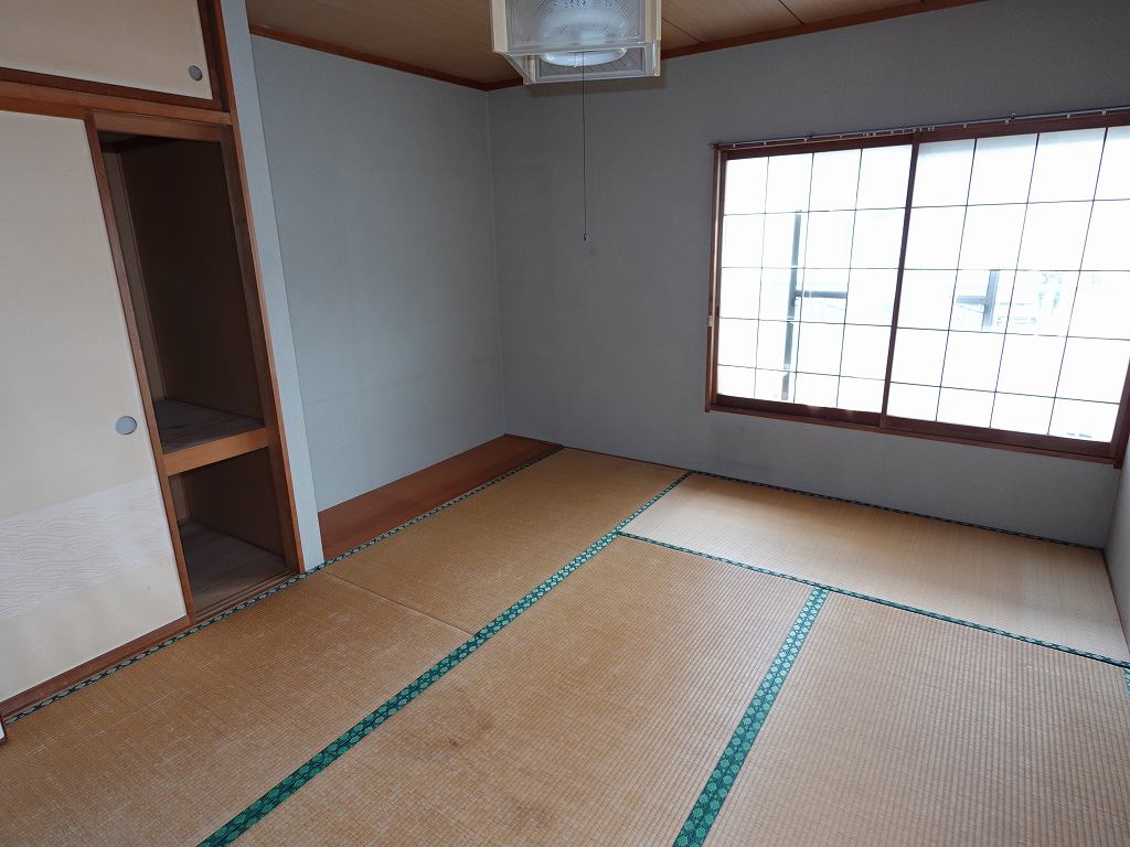 1980s steel-frame house, 17-min walk to station, Nagano