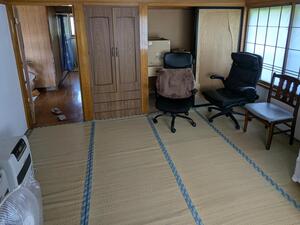 1980s wood house on a large plot in Yamagata