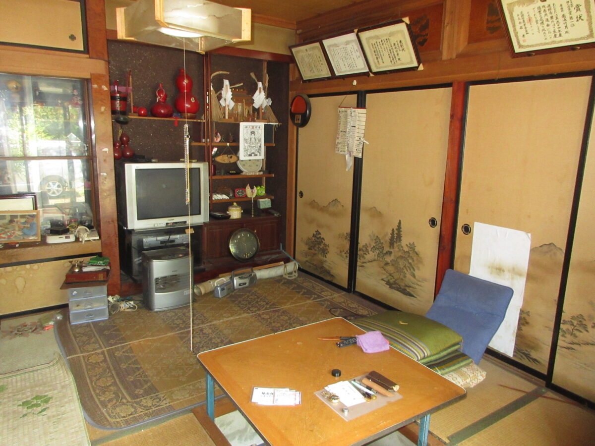 1980s wood house on a large plot in Iwate