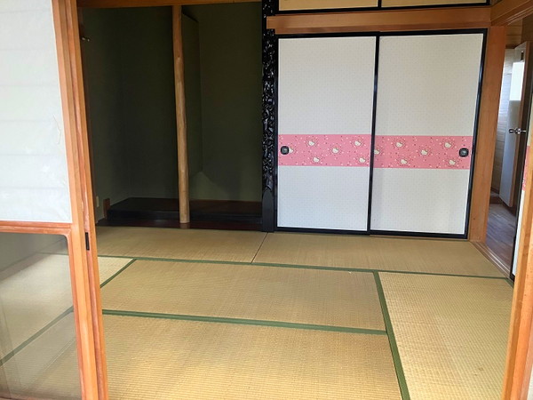 1980s wood house, 5-min walk to station, Shizuoka