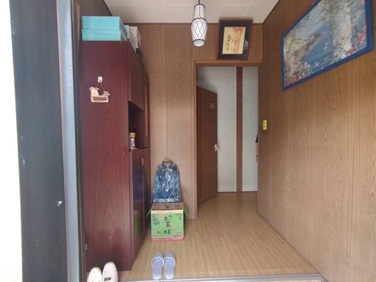 1970s wood house, 13-min walk to station, Miyazaki