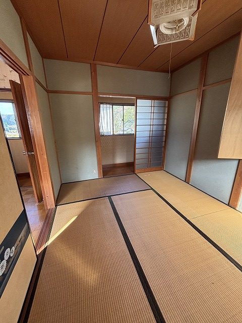 1980s wood house with outbuildings in Gifu