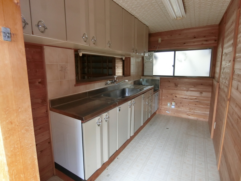 1980s wood house in Kochi