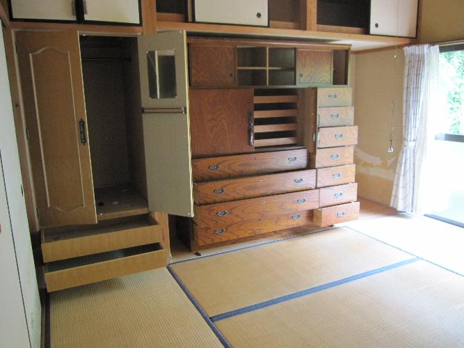 1980s wood house on a large plot in Togo, Satsumasendai