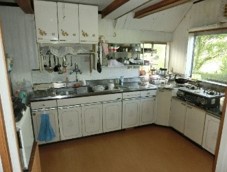 1970s wood house with storehouses in Niigata