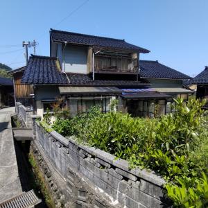 1970s wood house with storehouses in Niigata