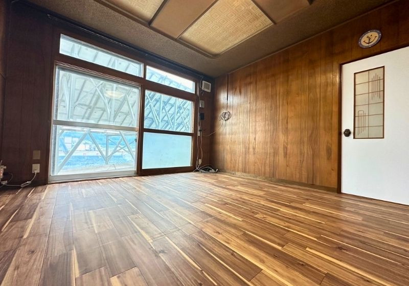 1970s wood house, 3-min walk to station, Hokkaido