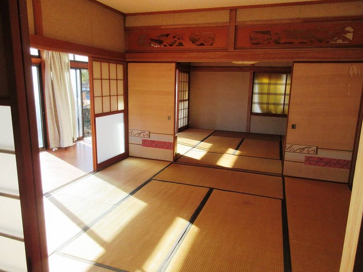 1970s wood house on a large plot in Hiroshima