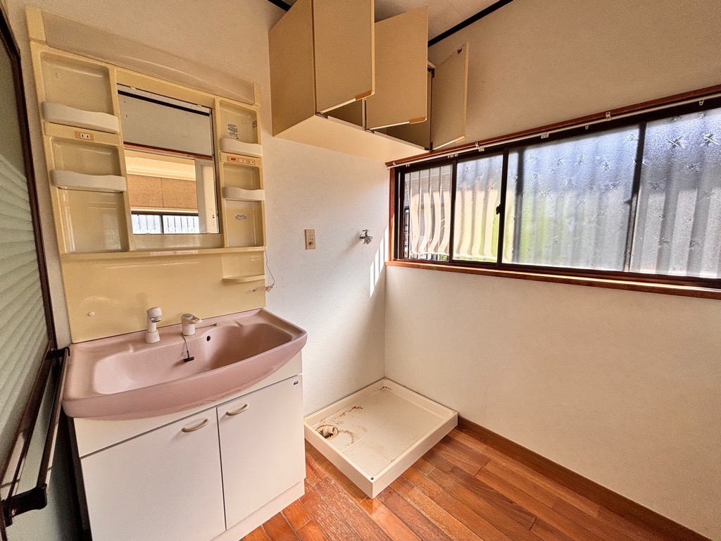 1980s wood house near the coast in Aira, Kagoshima