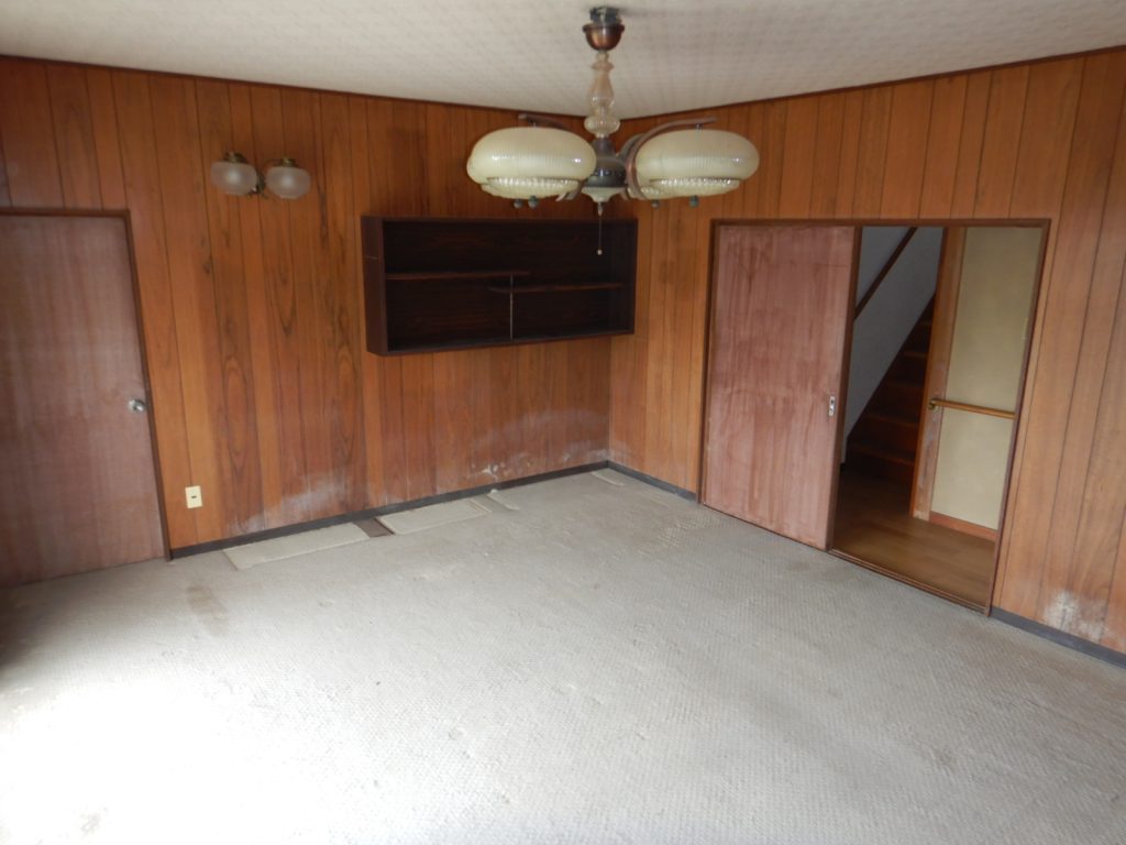 1970s wood house, 15-min walk to station, Ehime