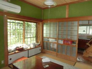 1980s wood house, 2-min walk to station, Kawanishi, Yusui