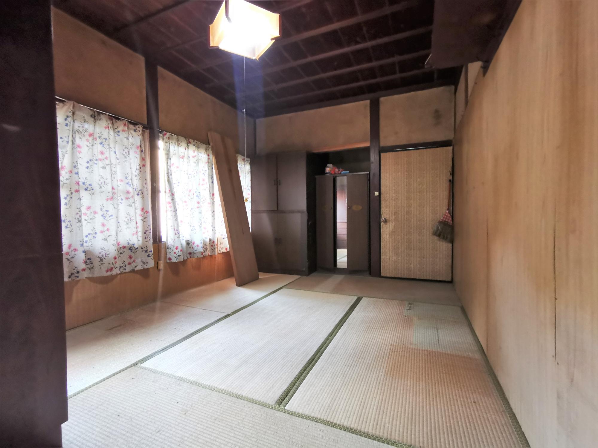 Wood house with outbuildings in Fukuoka