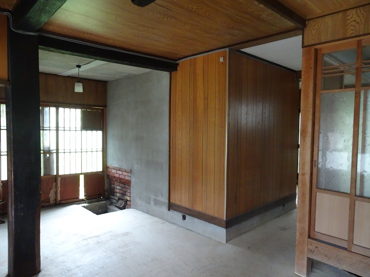 1910s wood house on a large plot in Hyogo