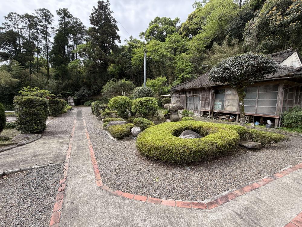1980s wood house in Kushira, Kanoya, farmland, approval needed