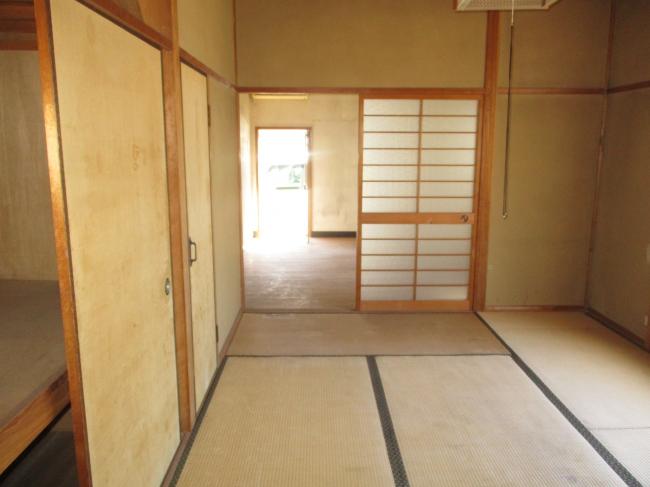 1990s wood house, 3-min walk to station, Okayama