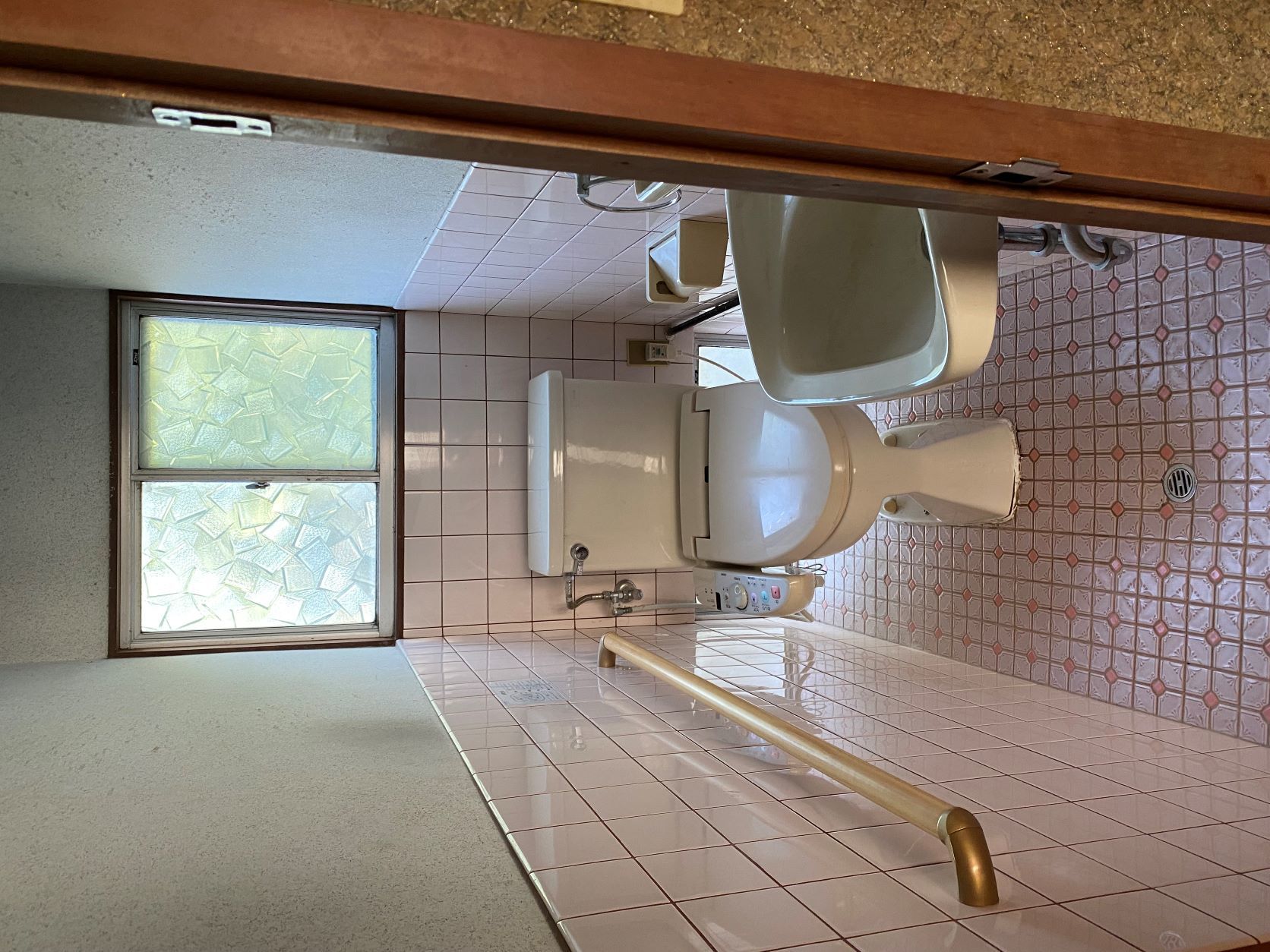 1960s concrete house on a large plot in Ehime