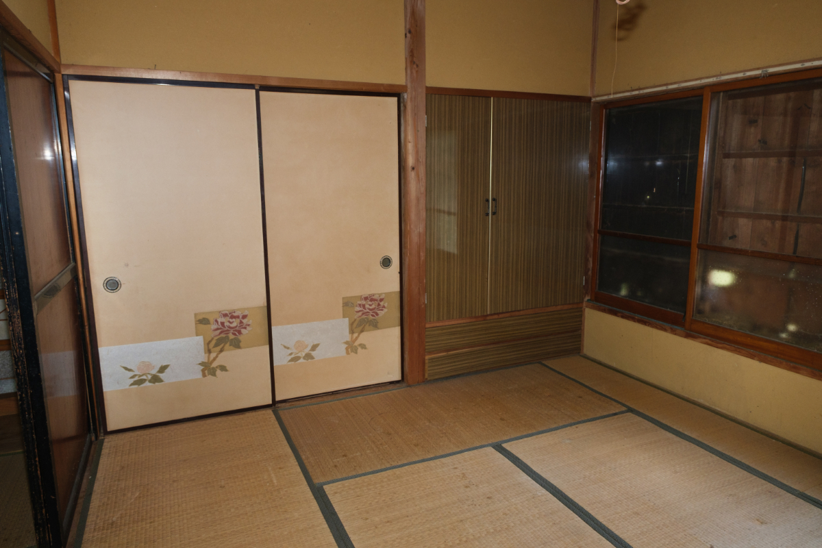 1960s wood house on a large plot in Yamagata