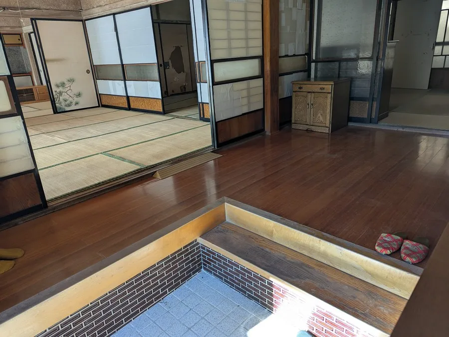 1960s wood house on a large plot in Nagano