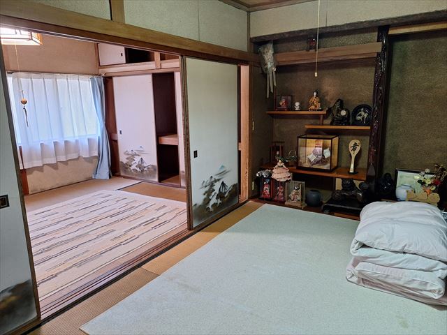 1970s wood house with storehouses in Yamaguchi