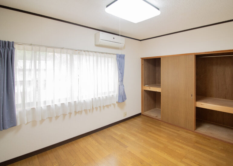 1990s wood house on a large plot in Matsusaka Kahada