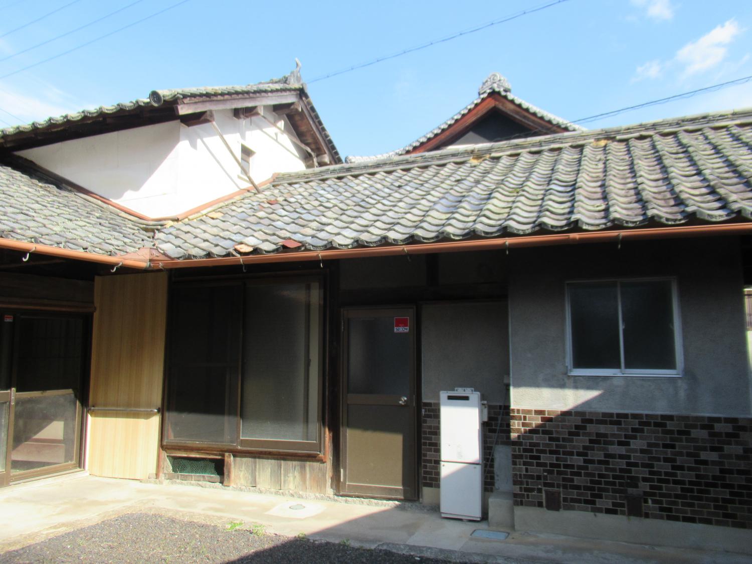 Near convenience store! Farmhouse-style traditional wooden house [Property #596]