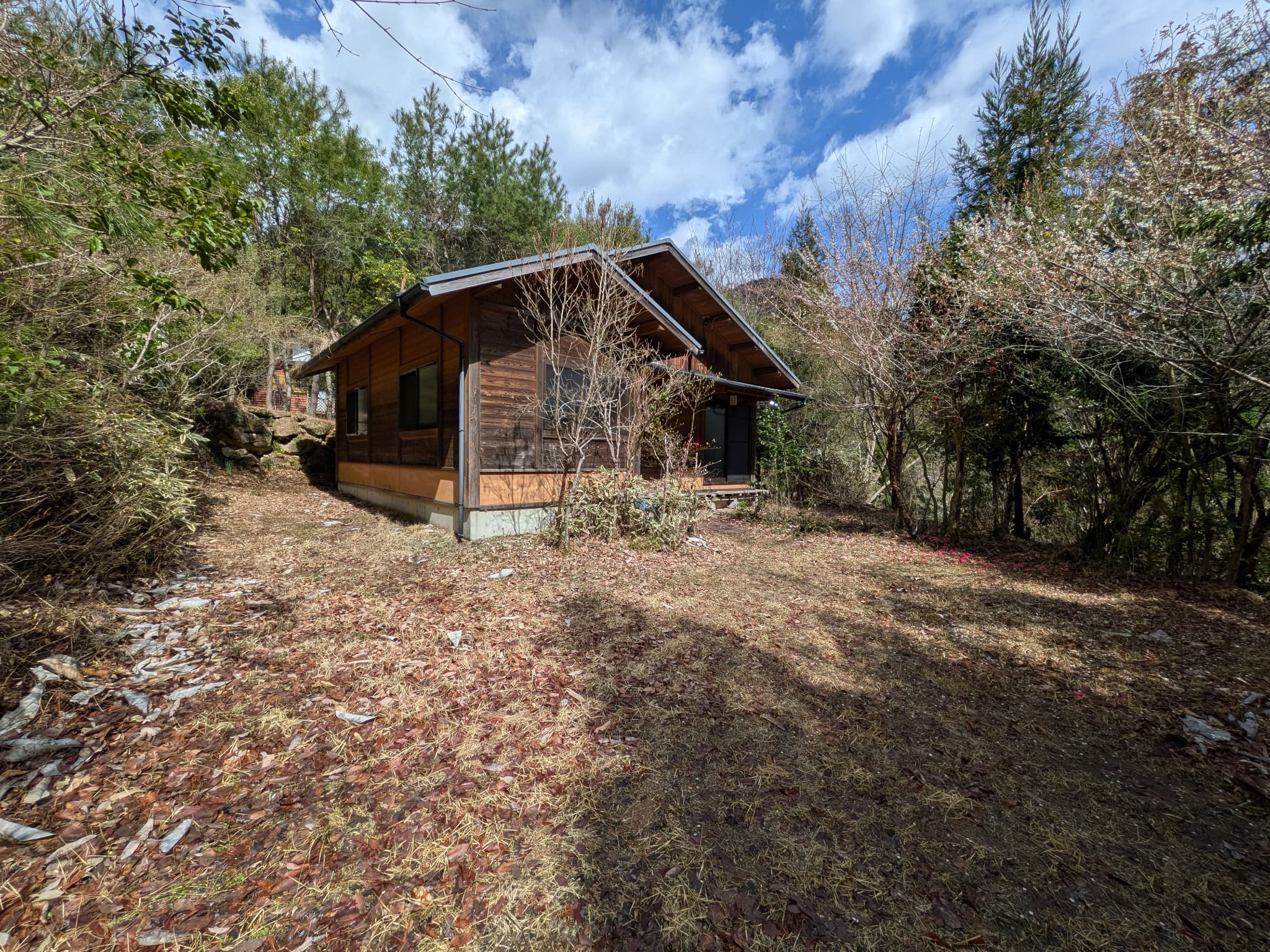 2000s wood house on a large plot in Nara