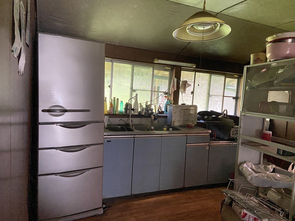 1970s wood house, 15-min walk to station, Mie