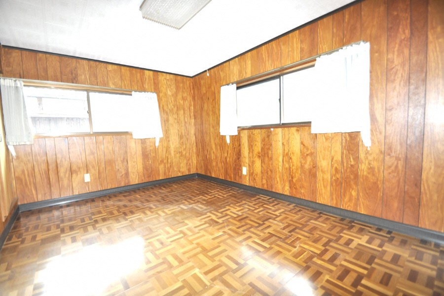 1970s wood house on a large plot in Hyogo