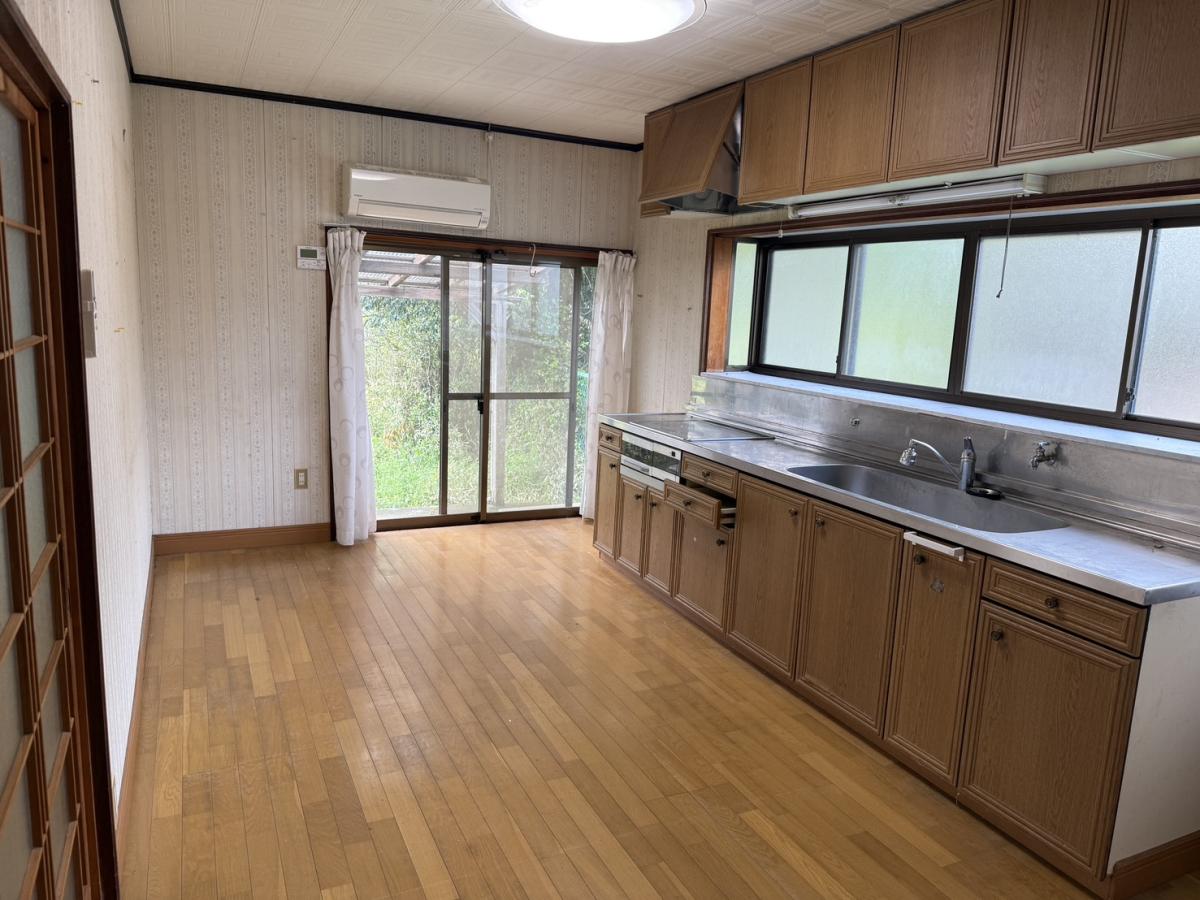 1980s wood house in Miyazu, Kyoto, farmland, approval needed