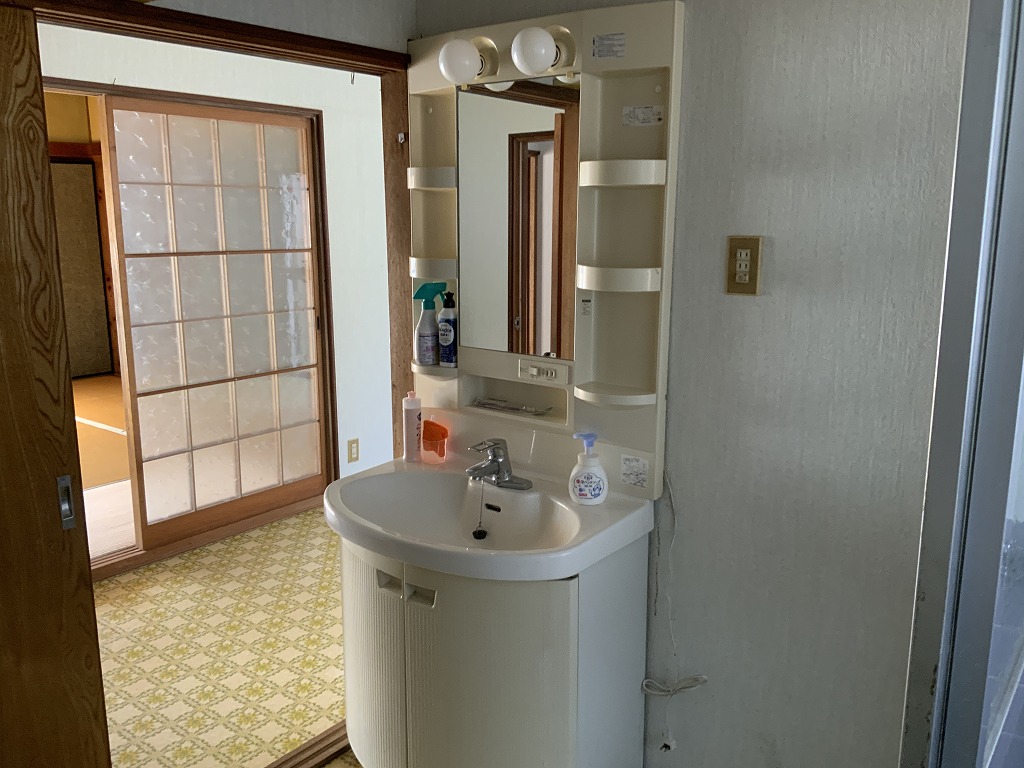 1980s wood house, 11-min walk to station, Yamaguchi