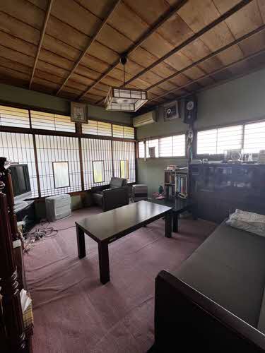 1950s wood house on a large plot in Iwate