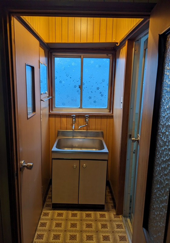 1970s wood house, 6-min walk to station, Aomori