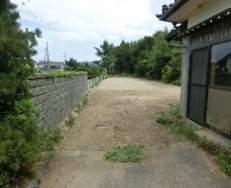 1960s wood house on a large plot in Niigata