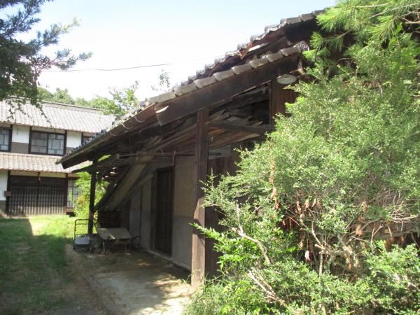 1950s wood house on a large plot in Okayama
