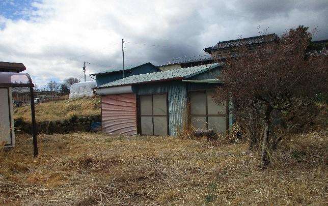 1970s wood house on a large plot in Nagano