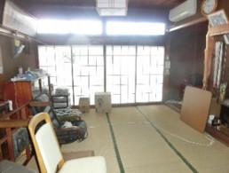 1990s wood house on a large plot in Niigata