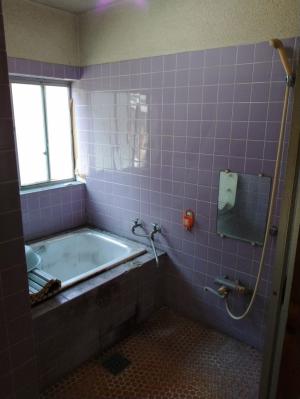 1960s wood house on a large plot in Niigata