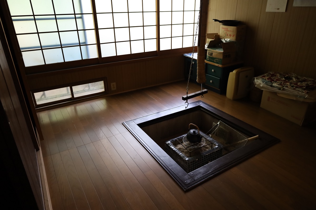 Five-room wooden single-story house