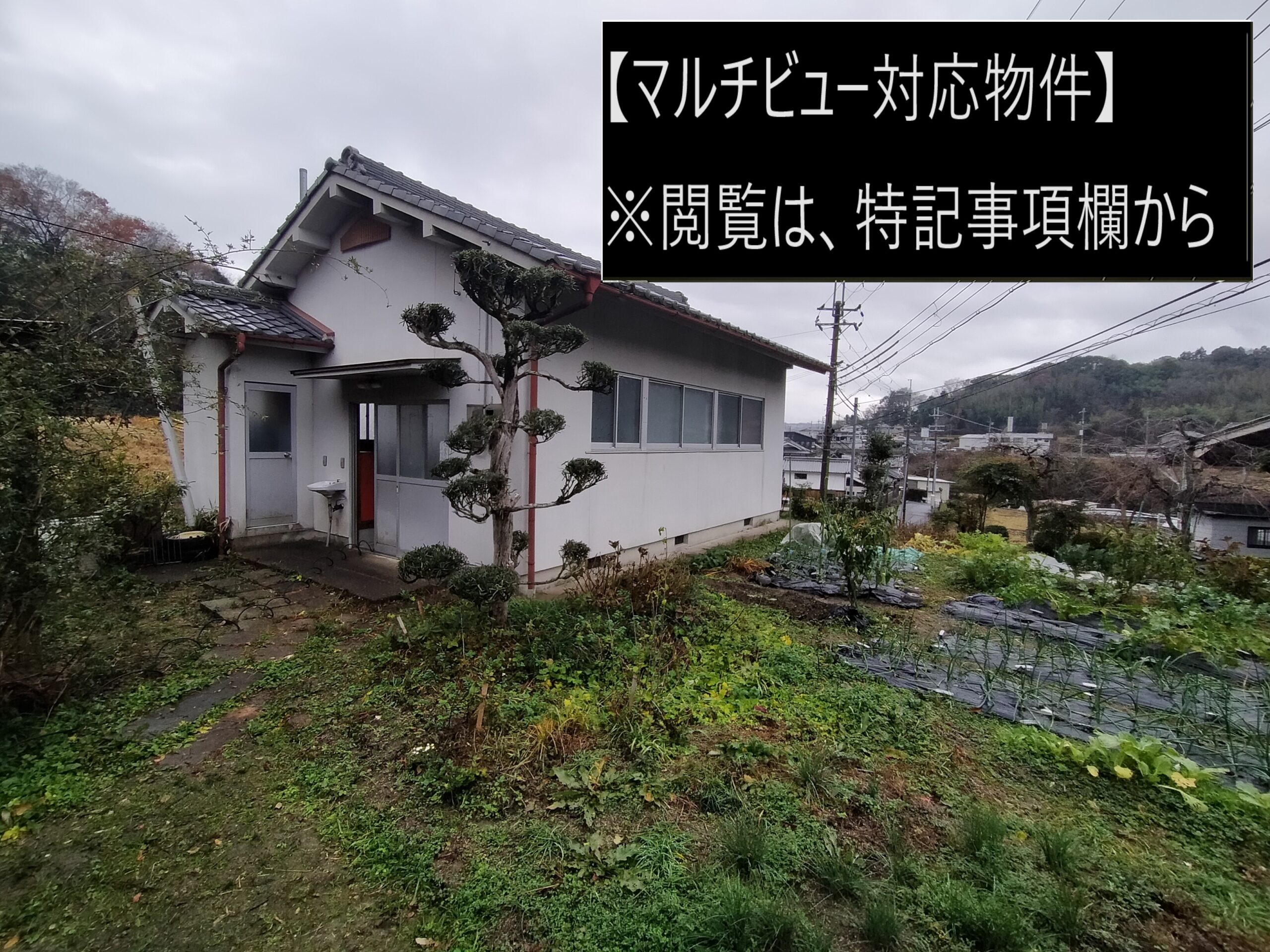 Building that used to be a cram school, has a simple sink and toilet. Comes with farmland.