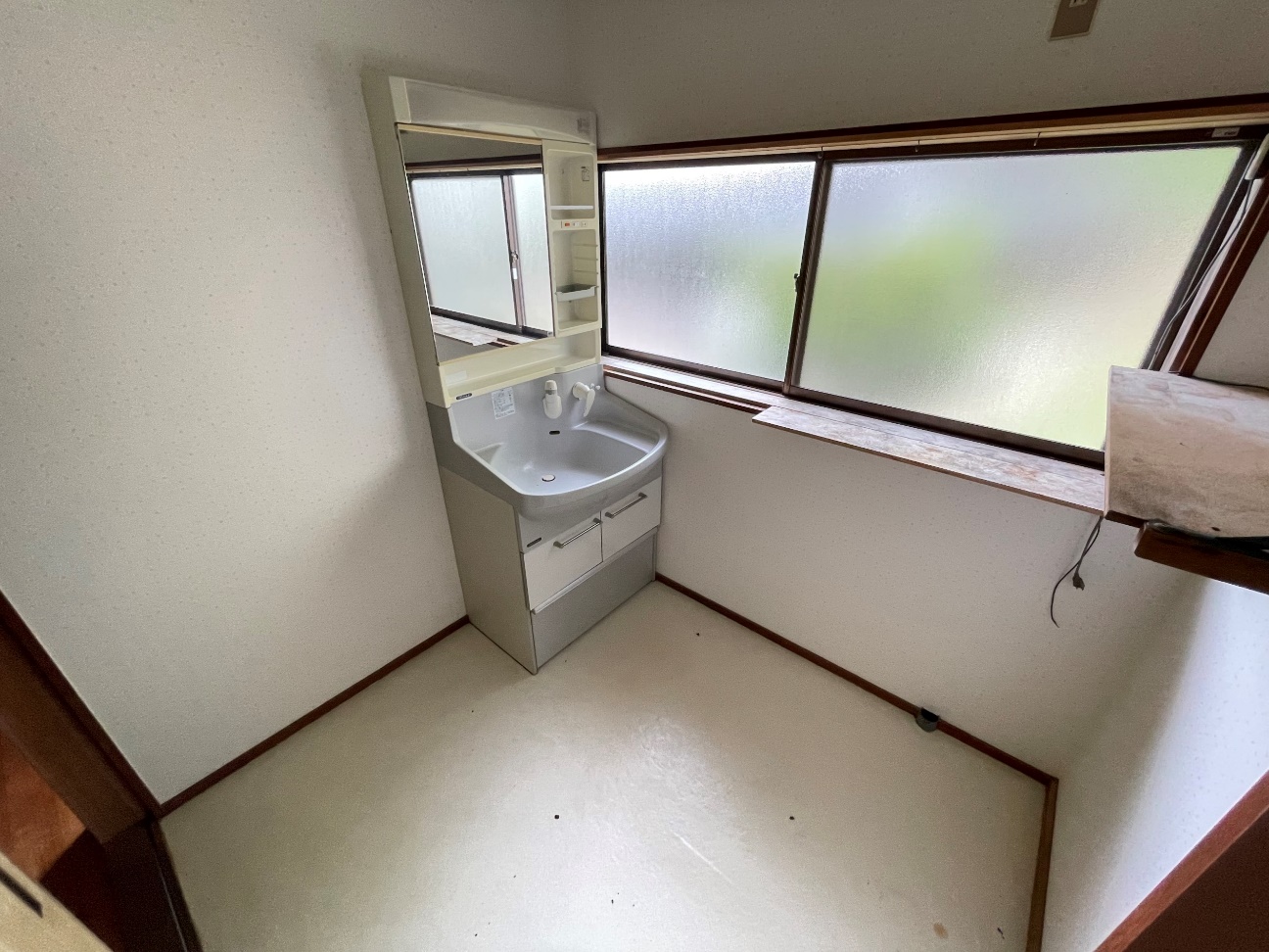 1990s wood house with outbuildings in Tottori