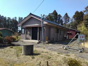 1960s wood house on a large plot in Niigata