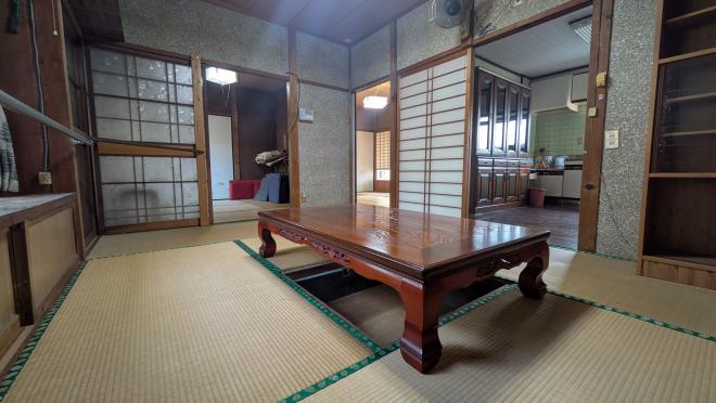 1960s wood house on a large plot in Hioki, Kagoshima