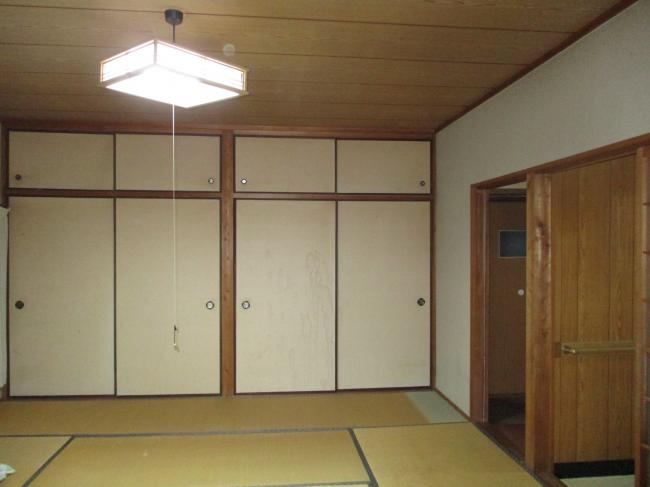 1970s wood house, 15-min walk to station, Okayama