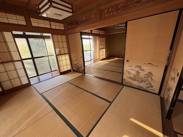 1980s wood house with outbuildings in Gifu
