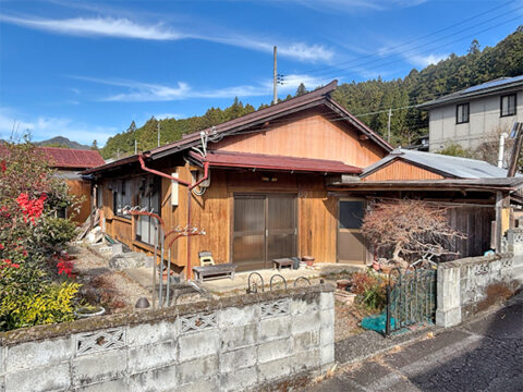 Wood house with outbuildings in Nara