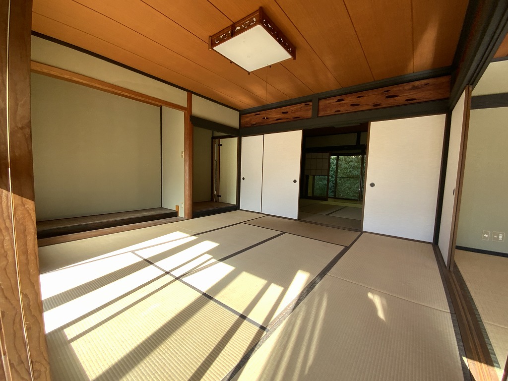 1980s wood house on a large plot in Yamaguchi