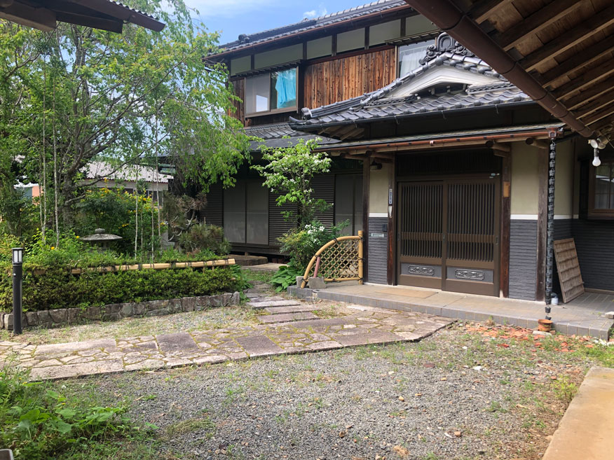 1980s wood house with storehouses in Hiyoshi, Nantan