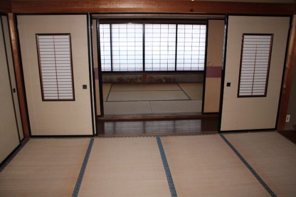 1950s wood house, 17-min walk to station, Shimane