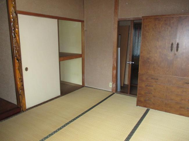 1970s wood house, 15-min walk to station, Okayama