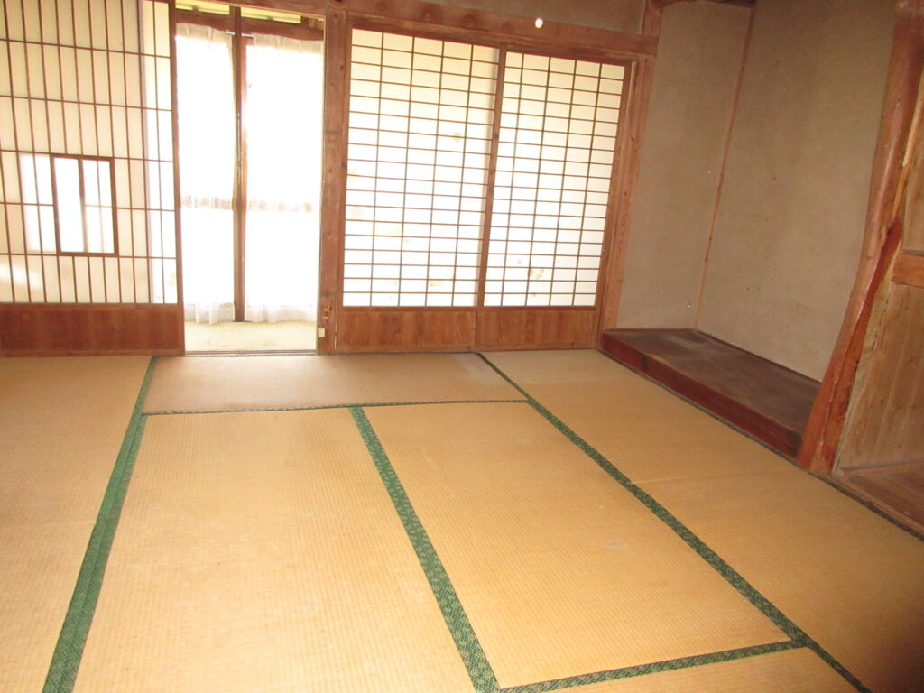 Vacant house for sale with farmland [No.318] Shimo-Ichihara 3 million yen, built Showa 27